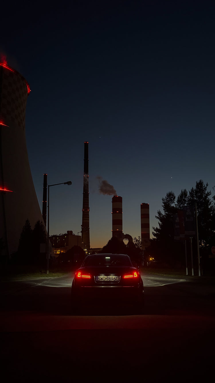 Lexus IS z lampami tylnymi VLAND