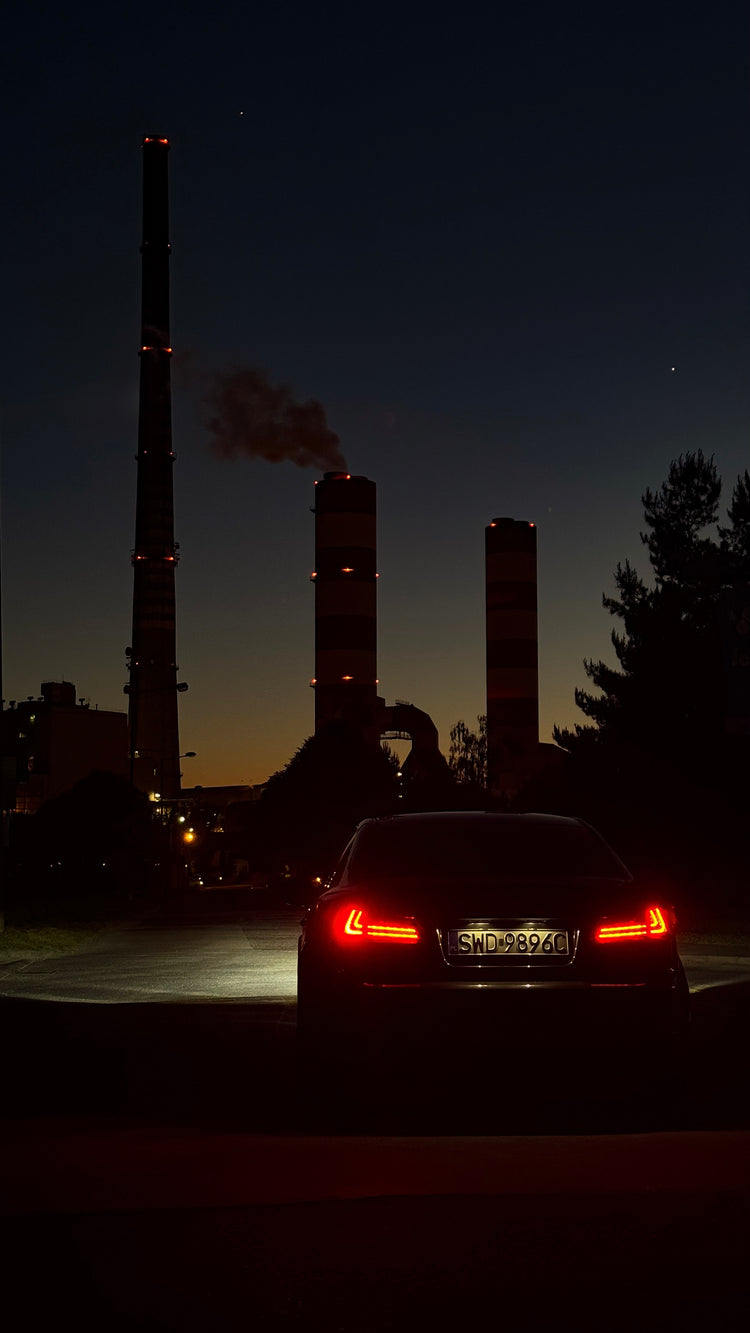 Lexus IS z lampami tylnymi VLAND